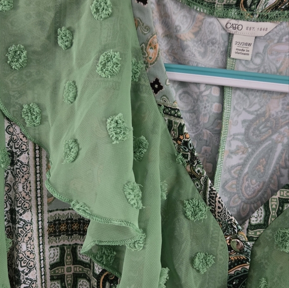 CATO Plus Size Blouse with Sheer Sleeves • Size 22-24 - Picture 6 of 12